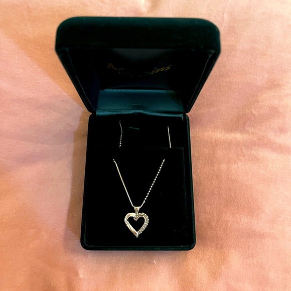 ‼️SOLD‼️ Mappins 10K Heart White Gold Necklace - Picture 1 of 7